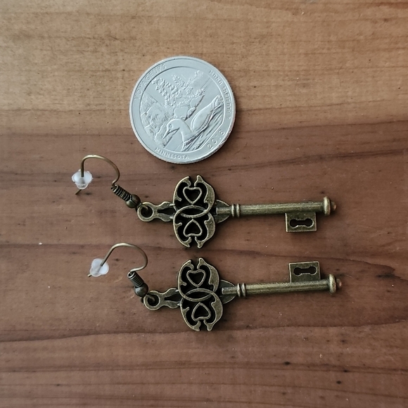 Vintage Key Earrings - Picture 1 of 1